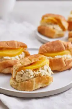 Mini crosan pollo con durazno